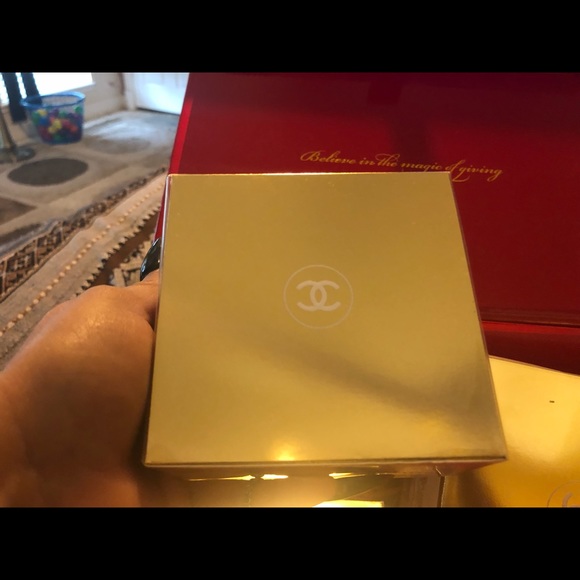 Chanel Coco Mademoiselle Body Powder - Picture 2 of 3